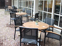 Combinatiekavel van veertien terrastafels met 50 aluminium stoelen, doorsnede tafels 90 cm. kavels k387 en... combinatiekavel - afbeelding 5 van  6