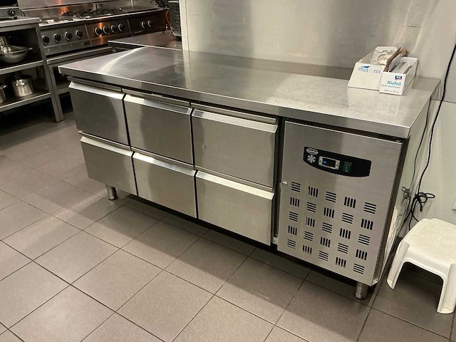 Combisteel - 7950.0230 - 2022 - koelwerkbank - afbeelding 2 van  5