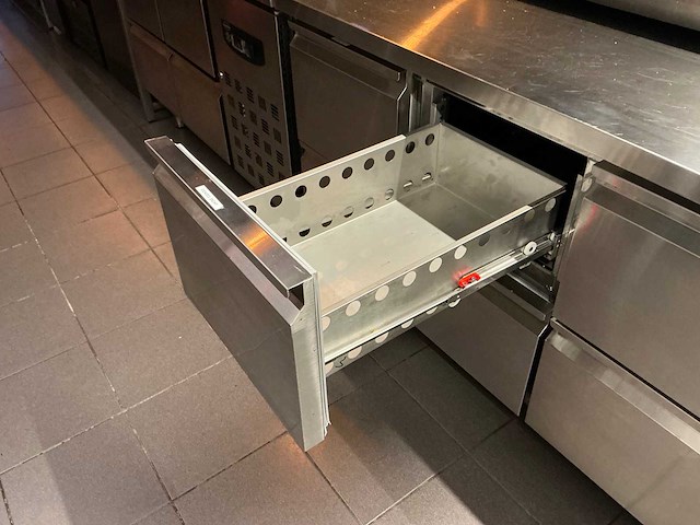 Combisteel - 7950.0230 - 2022 - koelwerkbank - afbeelding 3 van  4