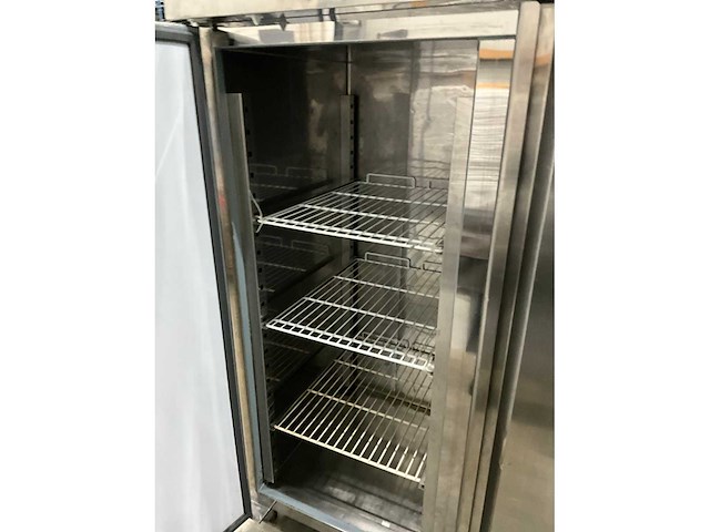 Combisteel e-gn1410bt rvs dubbeldeurs vrieskast - afbeelding 3 van  5