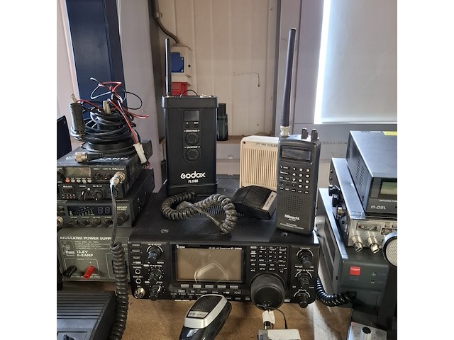 Communicatie en zend apparatuur, uniden/amx/alesis/magnum - afbeelding 7 van  10