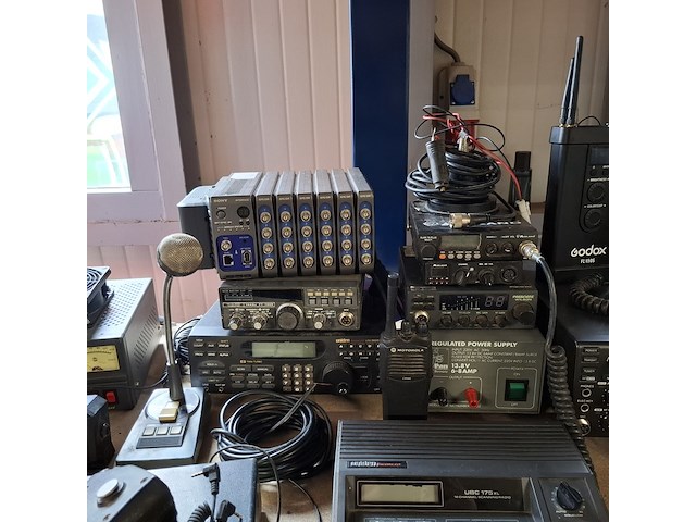 Communicatie en zend apparatuur, uniden/amx/alesis/magnum - afbeelding 9 van  10