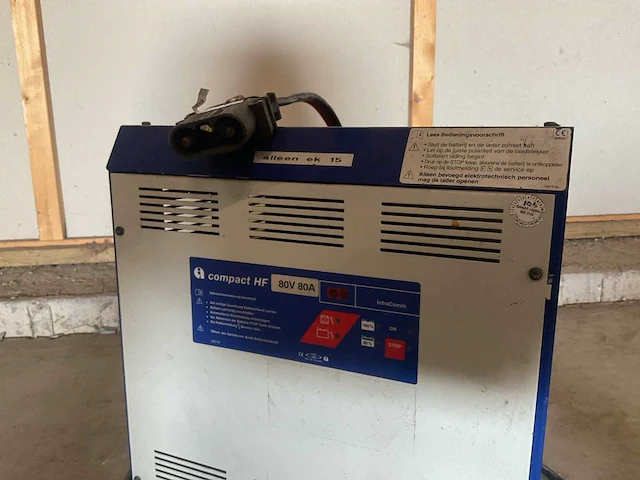 Compact hf d80 acculader - afbeelding 2 van  5