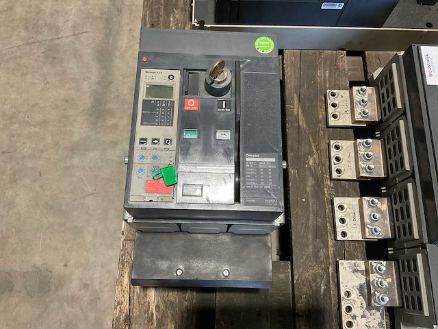 Compact ns1000 n vermogensschakelaar - afbeelding 1 van  2