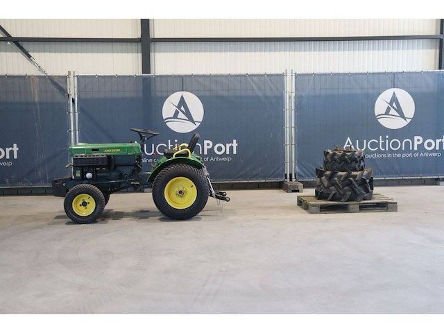 Compact tractor john deere b7000 diesel met extra wielen - afbeelding 1 van  1