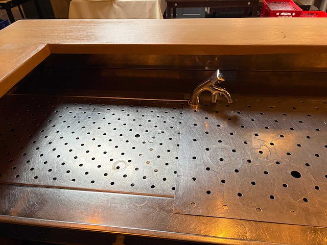 Compleet barmeubel met 2 dubbele tapkranen, achterwand, lekblad, spoelbak, etc. - afbeelding 8 van  19