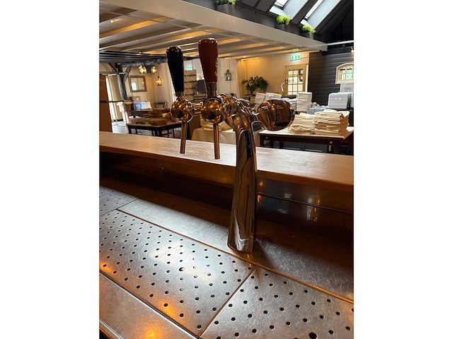 Compleet barmeubel met 2 dubbele tapkranen, achterwand, lekblad, spoelbak, etc. - afbeelding 10 van  19