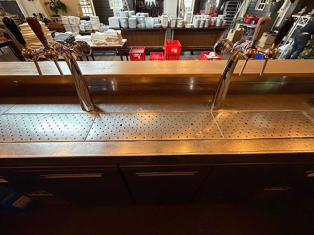 Compleet barmeubel met 2 dubbele tapkranen, achterwand, lekblad, spoelbak, etc. - afbeelding 11 van  19