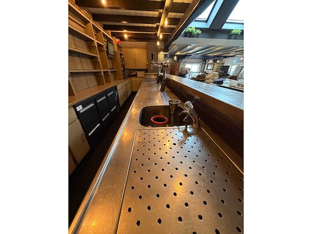 Compleet barmeubel met 2 dubbele tapkranen, achterwand, lekblad, spoelbak, etc. - afbeelding 12 van  19