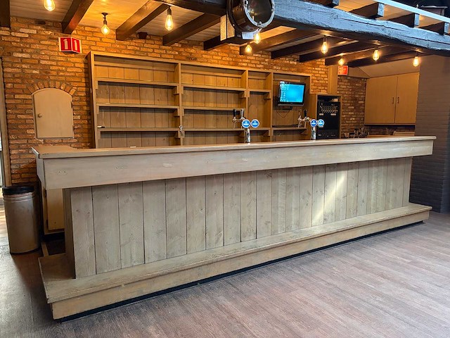 Compleet barmeubel met 2 dubbele tapkranen, achterwand, lekblad, spoelbak, etc. - afbeelding 14 van  19