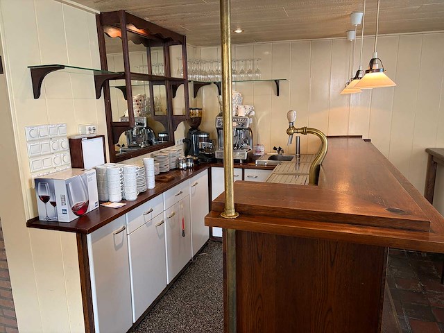 Compleet barmeubel met messing dubbele tapkraan, lekblad. etc. - afbeelding 2 van  10