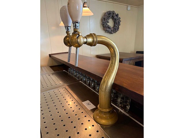 Compleet barmeubel met messing dubbele tapkraan, lekblad. etc. - afbeelding 6 van  10