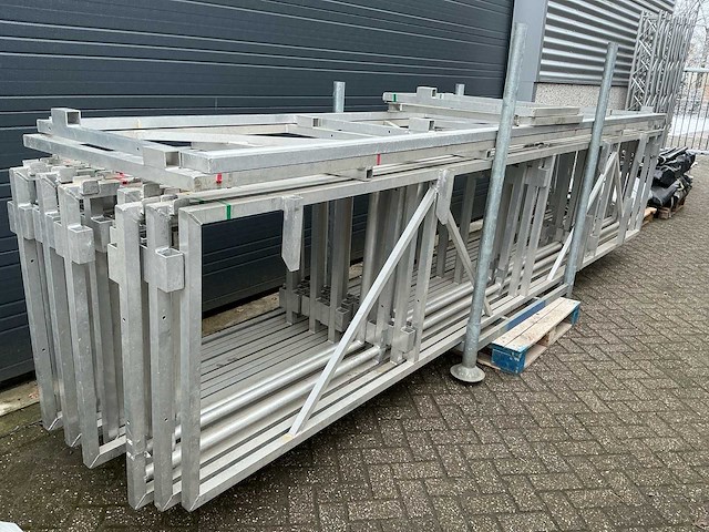 Compleet festival/evenementen podium 11x7x5,5 meter (bxdxh) - afbeelding 3 van  51