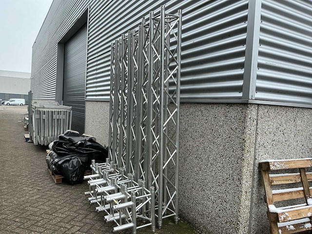 Compleet festival/evenementen podium 11x7x5,5 meter (bxdxh) - afbeelding 25 van  51