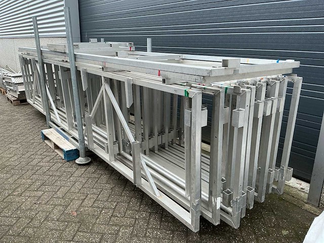 Compleet festival/evenementen podium 11x7x5,5 meter (bxdxh) - afbeelding 35 van  51