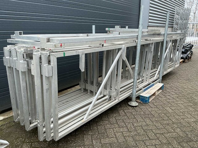 Compleet festival/evenementen podium 11x7x5,5 meter (bxdxh) - afbeelding 36 van  51