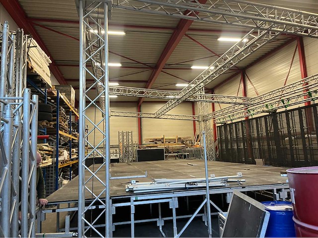 Compleet festival/evenementen podium 11x7x5,5 meter (bxdxh) - afbeelding 40 van  51