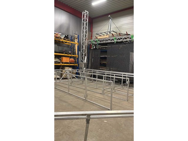 Compleet festival/evenementen podium 11x7x5,5 meter (bxdxh) - afbeelding 42 van  51