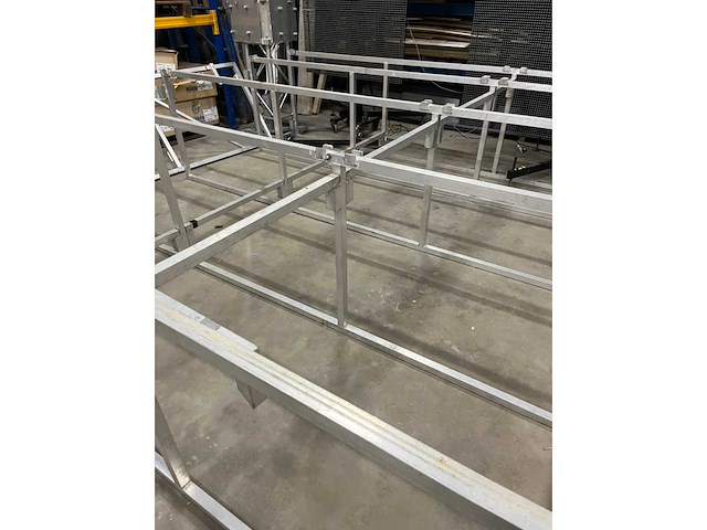 Compleet festival/evenementen podium 11x7x5,5 meter (bxdxh) - afbeelding 43 van  51