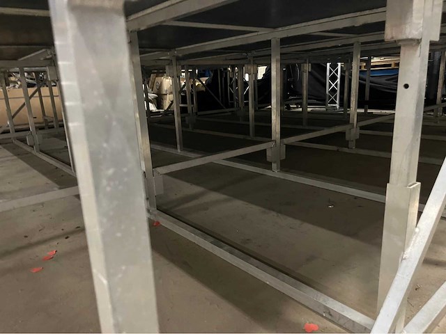 Compleet festival/evenementen podium 11x7x5,5 meter (bxdxh) - afbeelding 47 van  51