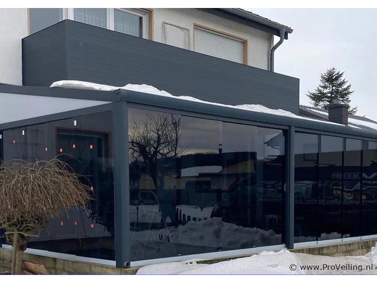 Glazen schuifdeursystemen met getint glas voor aanbouw, overkapping of veranda