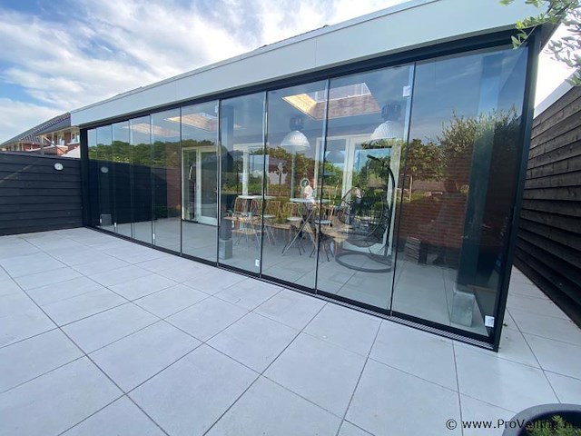 Compleet glazen schuifdeursysteem 4 deurs, veiligheidsglas 10 mm, 3750 mm breed, 4 stuks deuren 960 mm 2150 mm hoog, mat zwart ral 9005 - afbeelding 1 van  13