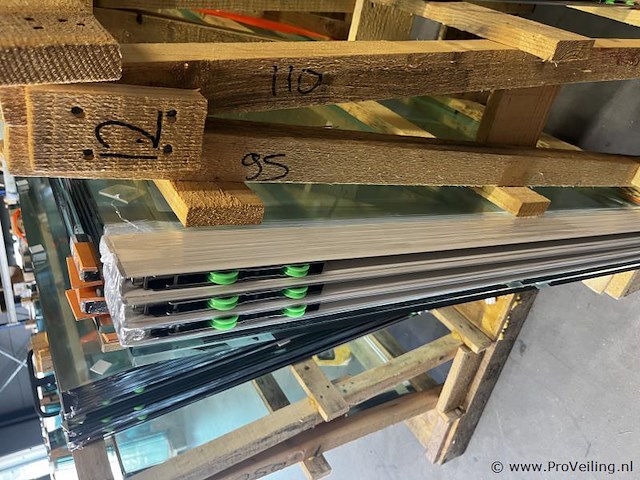 Compleet glazen schuifdeursysteem 5 deurs, veiligheidsglas 10 mm, 4380 mm breed, 5 stuks deuren 900 mm 2300 mm hoog, mat zwart ral 9005 - afbeelding 2 van  13