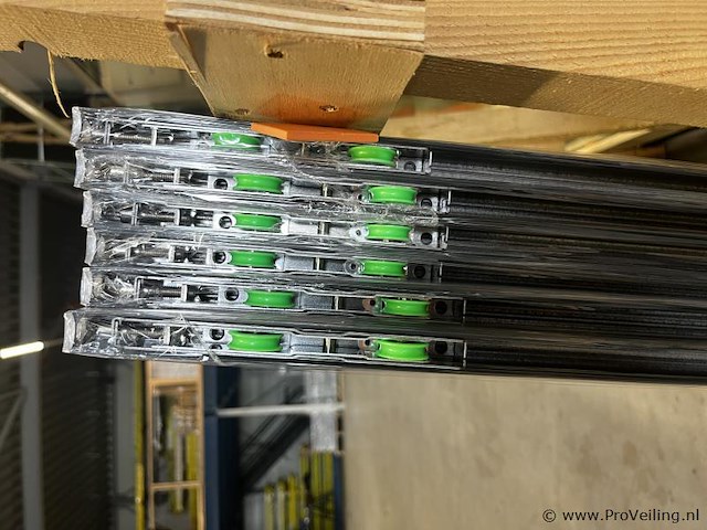 Compleet glazen schuifdeursysteem 6 deurs, veiligheidsglas 10 mm, 5250 mm breed, 6 stuks deuren 900 mm 2150 mm hoog, mat zwart ral 9005 - afbeelding 9 van  13