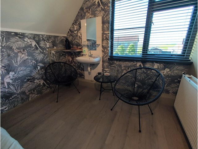 Compleet interieur b&b-kamer "aarde" - afbeelding 9 van  13