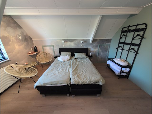 Compleet interieur b&b-kamer "lucht" - afbeelding 3 van  10