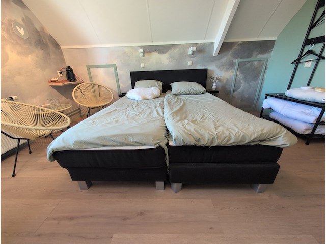 Compleet interieur b&b-kamer "lucht" - afbeelding 4 van  10