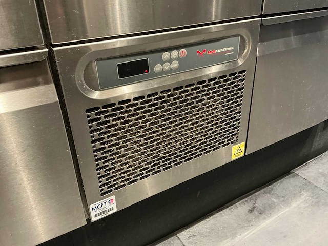 Compleet keukeneiland voorzien van m&a systems onderkoelingen uit 2021 - afbeelding 7 van  9