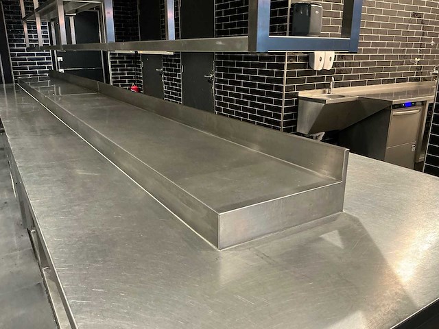 Compleet keukeneiland voorzien van m&a systems onderkoelingen uit 2021 - afbeelding 5 van  9