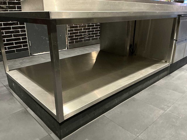 Compleet keukeneiland voorzien van m&a systems onderkoelingen uit 2021 - afbeelding 6 van  9