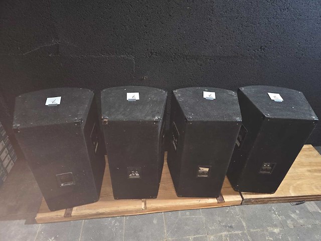 Compleet uitgebreide audio installatie met toebehoren - afbeelding 17 van  64