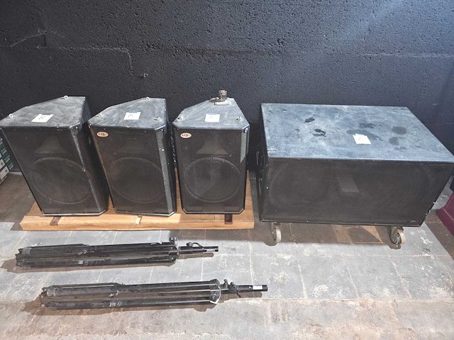 Compleet uitgebreide audio installatie met toebehoren - afbeelding 18 van  64