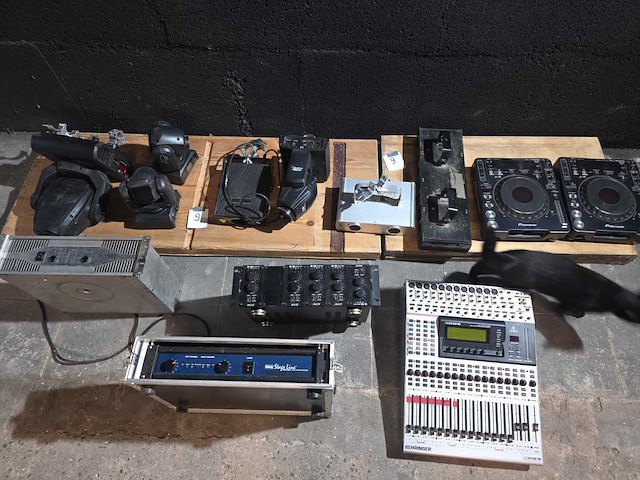 Compleet uitgebreide audio installatie met toebehoren - afbeelding 25 van  64