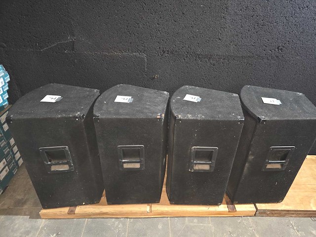 Compleet uitgebreide audio installatie met toebehoren - afbeelding 28 van  64