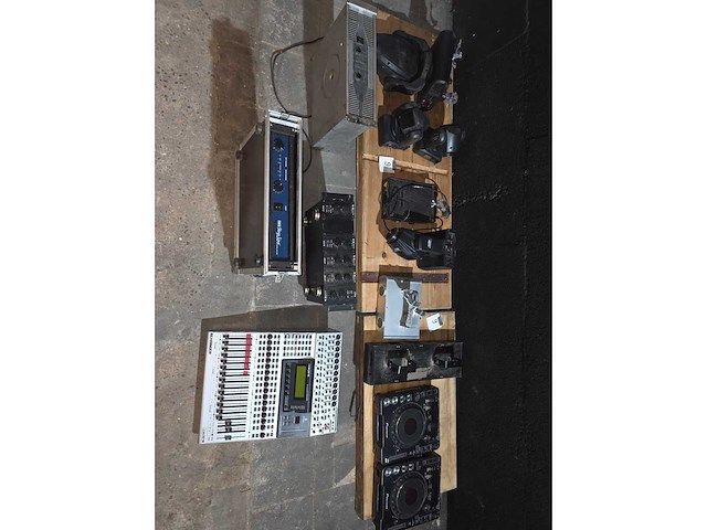 Compleet uitgebreide audio installatie met toebehoren - afbeelding 38 van  64