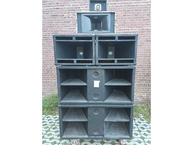 Compleet uitgebreide audio installatie met toebehoren - afbeelding 62 van  64