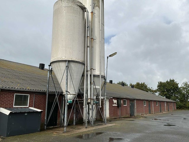 Compleet (varken) stalinrichting 105 x 28 - afbeelding 1 van  4