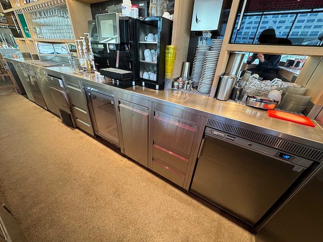 Complete bar achterwand met rvs spoel- en werktafel - afbeelding 13 van  17