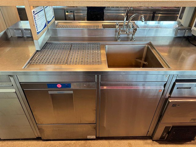 Complete bar achterwand met rvs spoel- en werktafel - afbeelding 15 van  17