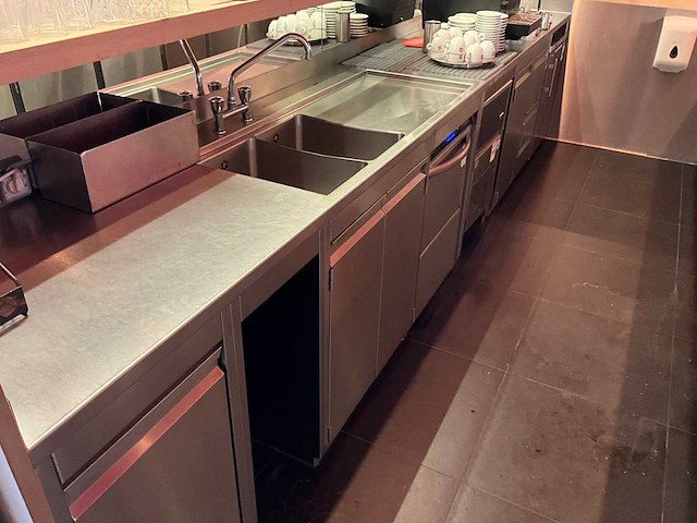 Complete bar met achterwand (combinatie kavel 15 en 16) - afbeelding 7 van  8