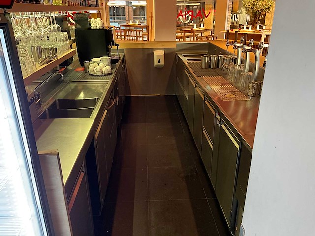 Complete bar met achterwand (combinatie kavel 15 en 16) - afbeelding 6 van  8