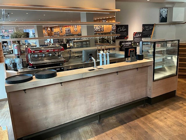 Complete bar met achterwand (combinatie kavel 2 en 3) - afbeelding 2 van  8