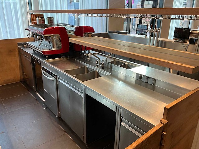 Complete bar met achterwand (combinatie kavel 2 en 3) - afbeelding 7 van  8