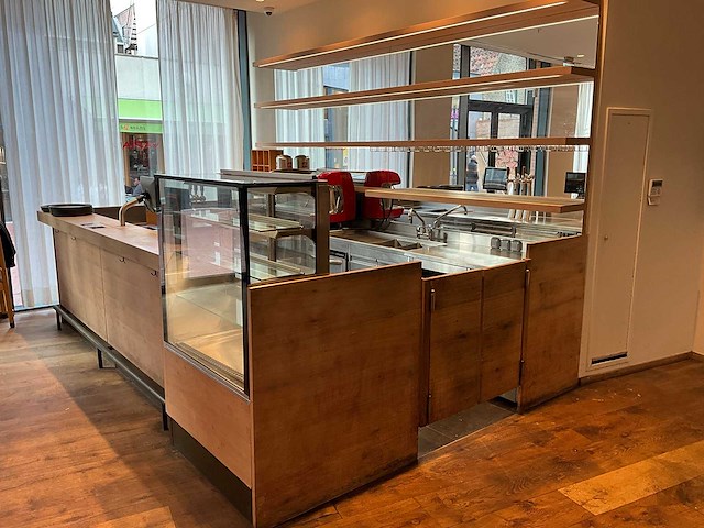 Complete bar met achterwand (combinatie kavel 2 en 3) - afbeelding 4 van  8