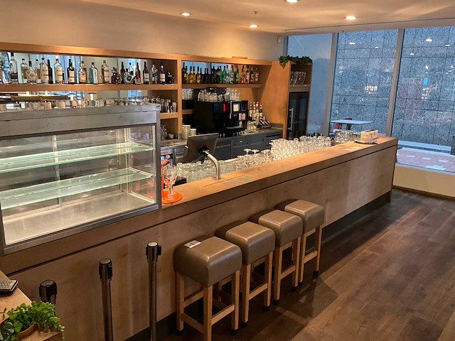 Complete bar met achterwand (combinatiekavel 11 en 12) - afbeelding 3 van  4