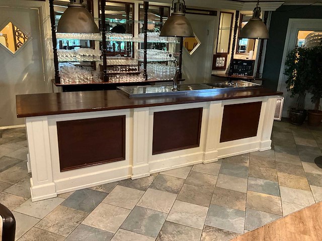 Complete bar - afbeelding 1 van  18